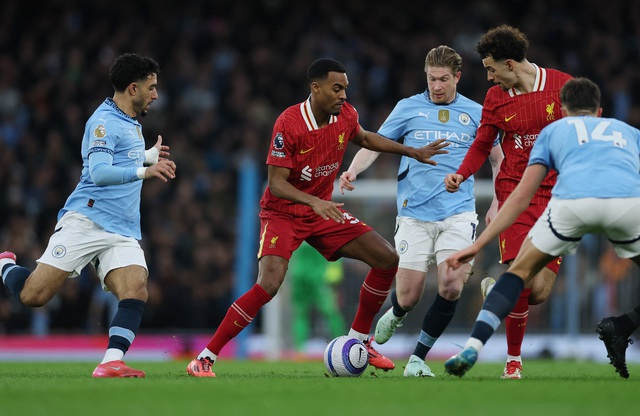 Salah làm lu mờ ngôi sao mới Ai Cập, Liverpool hạ Man City: Sắp chạm vào ngôi vương!- Ảnh 6. Salah làm lu mờ ngôi sao mới Ai Cập, Liverpool hạ Man City: Sắp chạm vào ngôi vương!- Ảnh 6.