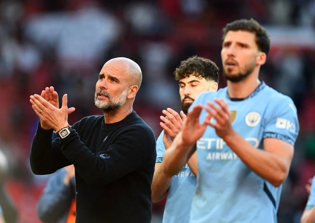 HLV Pep Guardiola bức xúc sau trận derby Manchester nhạt nhòa: Không bức xúc mới lạ!- Ảnh 1.