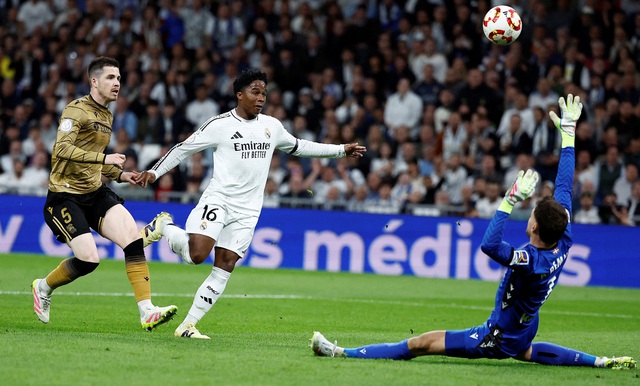 Người cũ gieo sầu cho M.U, HLV Amorim lâm nguy, Real Madrid thoát hiểm phút chót - Ảnh 3.